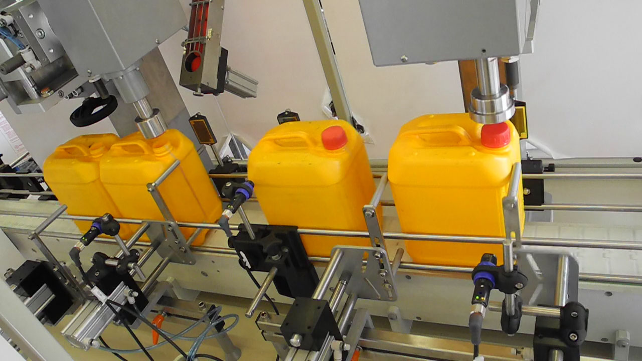 doppensluitmachine-adlp-inline-capper- doppensluiter-doppensluitmachine